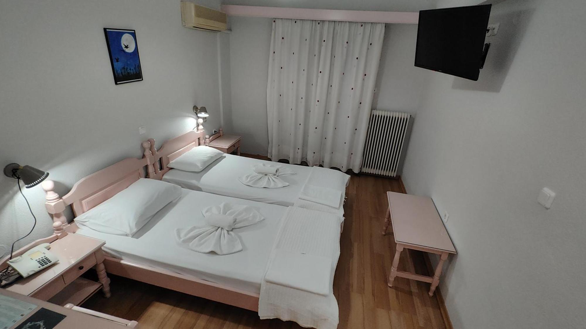 לאוטרה אדיפסאו Kapolos Spa Hotel מראה חיצוני תמונה