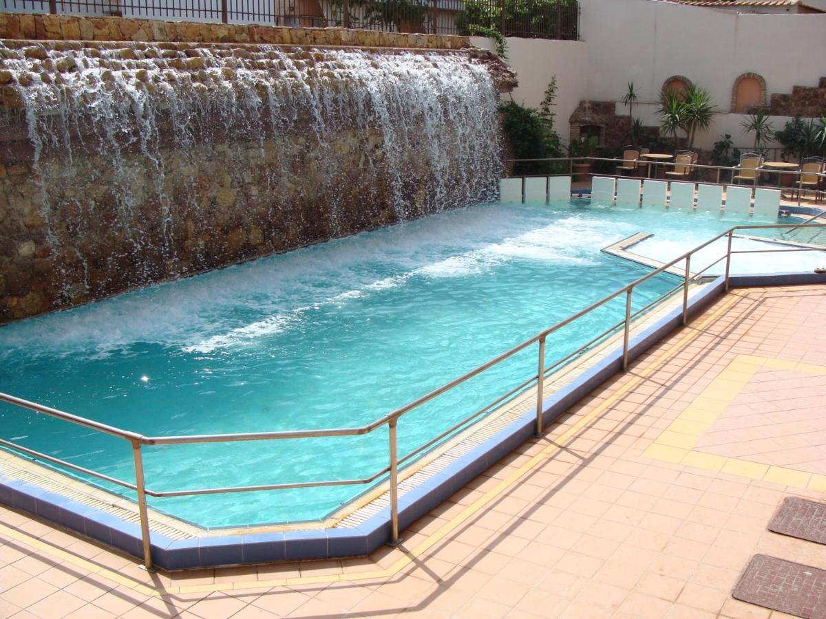לאוטרה אדיפסאו Kapolos Spa Hotel מראה חיצוני תמונה
